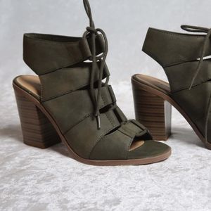 NEW ✨ CHARLOTTE RUSSE OLIVE CHUNKY CAGED HEELS